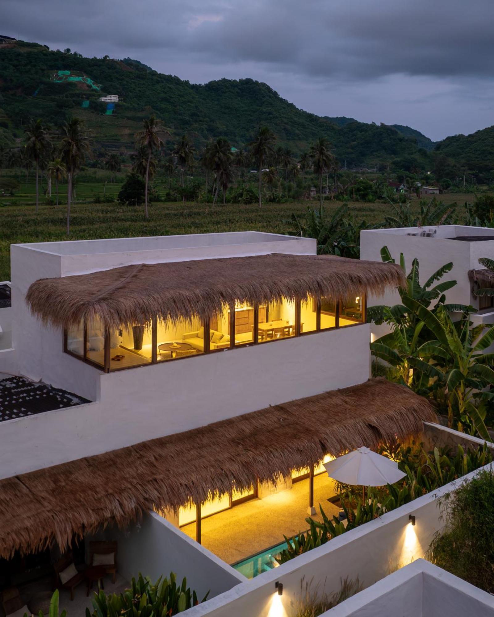 Amber Lombok Beach Resort Селонг Беланак Екстериор снимка